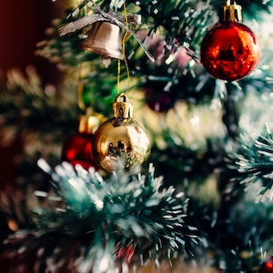 Découvrez grâce à Room Saveurs pourquoi il est important selon nous de fêter Noël en entreprise entre collègues
