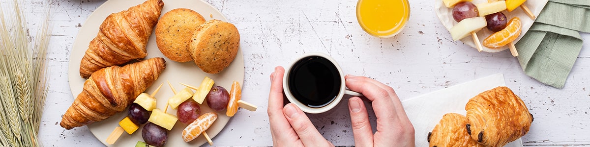 Découvrez comment vous réunir en entreprise avec convivialité autour d'un petit déjeuner